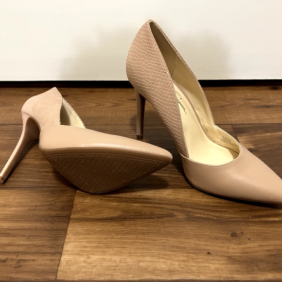 Heels - Picture 1 of 3